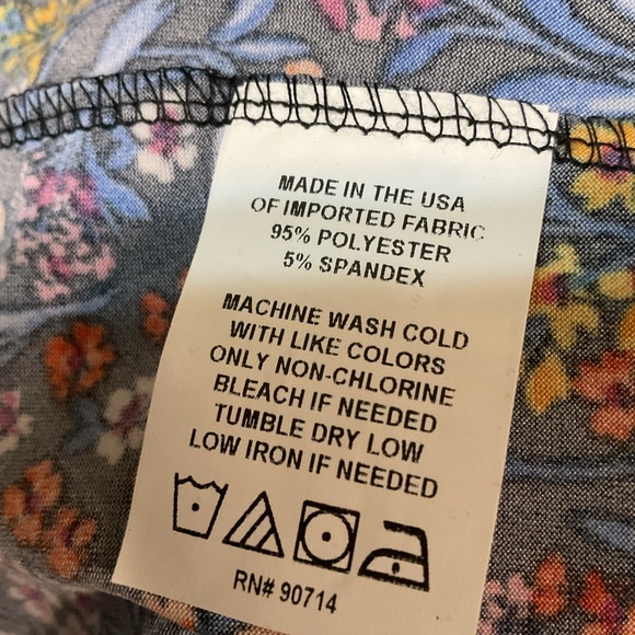 CeCe Black Floral Short Sleeve Scoop Neck Top - Picture 5 of 6